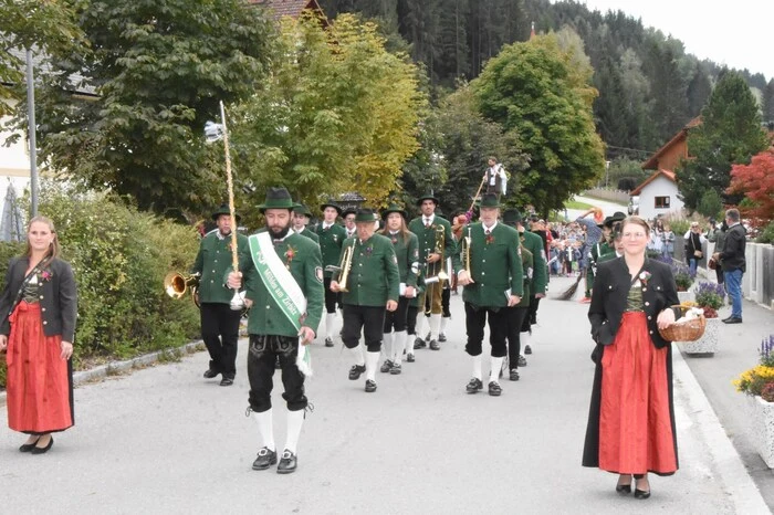 Trommler Bernd Tscharnig war bereits schon vor halb 5 Uhr morgens im Ort unterwegs, mit seinem Trommellärm machte er die Bevölkerung auf das Marktfest am Nachmittag aufmerksam.