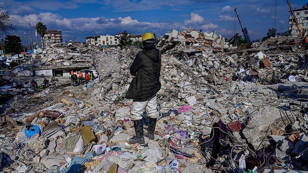 Ein schweres Erdbeben erschütterte die türkisch-syrische Grenzregion