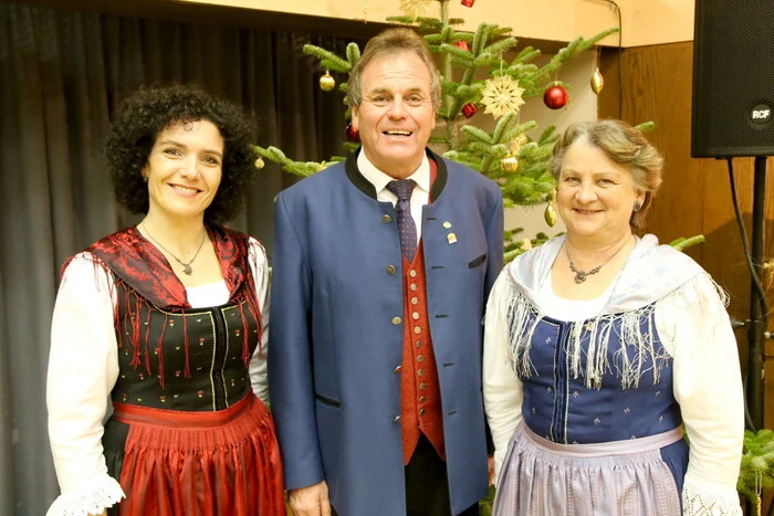 Chor-Obmann Karl Huber (Foto) konnte zahlreiche Gäste aus nah und fern willkommen heißen.