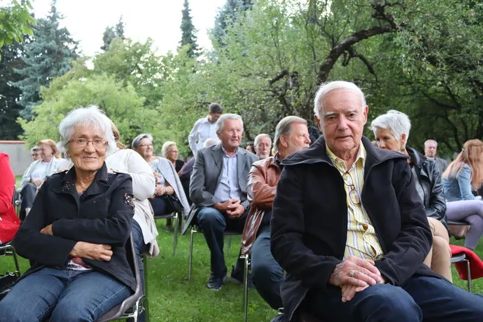 Klicken Sie sich durch die Bilder eines harmonischen Sommerabends.