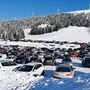 Die Parkplätze in einigen Kärntner Skigebieten sind, wie hier auf der Weinebene, völlig überfüllt