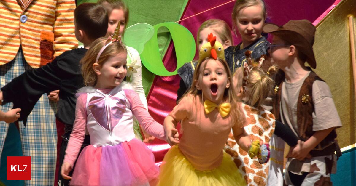 Kindermaskenball-Niklasdorf-Ein-buntes-Meer-mit-Konfetti-Regen-und-Kinderlachen