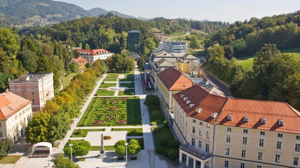 Rogaška Slatina liegt im Osten Sloweniens | Der Kurpark und die Promenade des Städtchens laden zum Spazieren ein. 
