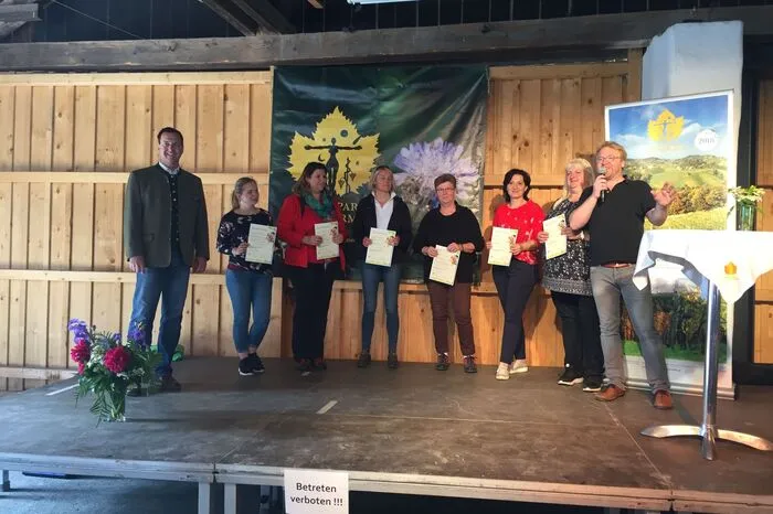 An 24 Stationen hatten 700 Kinder aus 18 Naturparkschulen und neun Naturpark-Kindergärtendie Möglichkeit, sich mit Themen aus der Natur auseinanderzusetzen. 