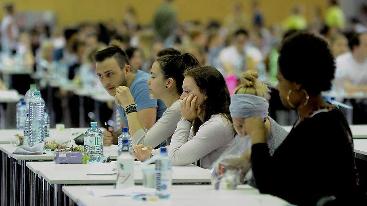 Beim Aufnahmetest: Durch die strenge Auslese droht ein Ärztemangel