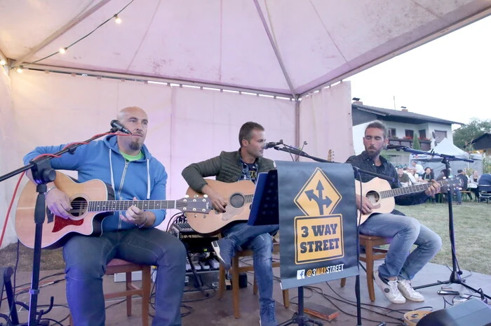 Für die Musik sorgte die Gruppe „3 Way Street“, die extra aus Italien angereist kam.