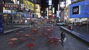 Nichts los: So sieht es am normalerweise überfülltesten Ort New Yorks, dem Times Square, aus.