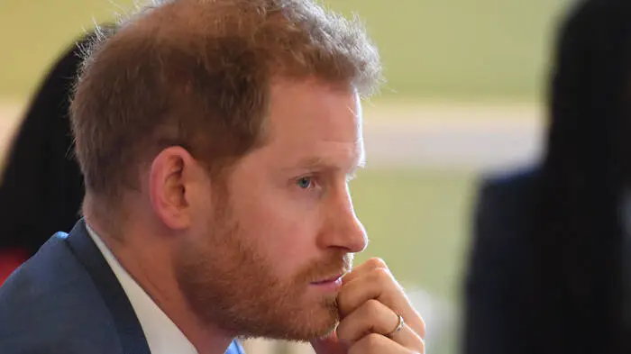 Prinz Harry wagt einen Fallschirmsprung