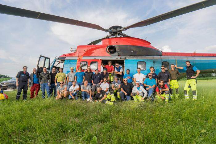 Hubschrauber gehören zu den Helfern im Freileitungsbau