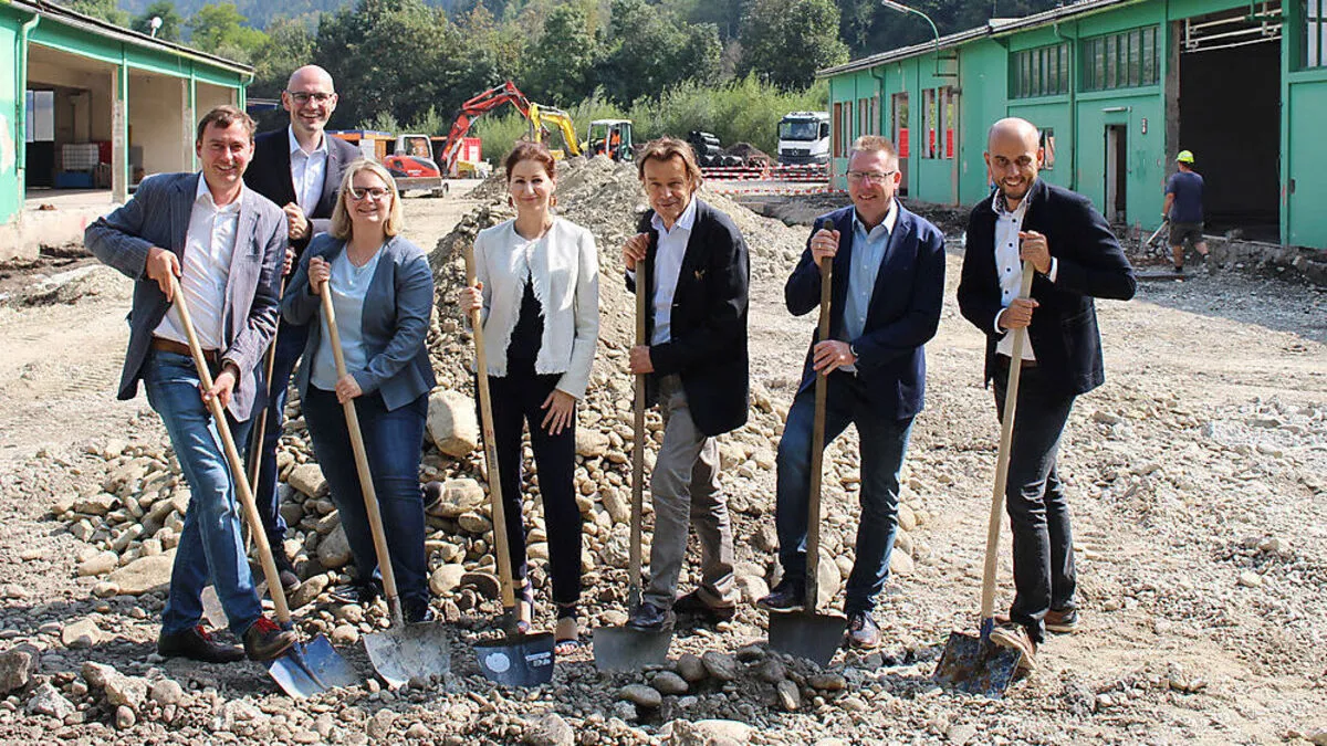 Thomas Wieser (Geschäftsführung), Horst Kögl (Geschäftsführung), Manfred Gaulhofer (Aufsichtsrat), Kerstin Gelbmann (austro holding), Martina Kaufmann (Nationalratsabgeordnete), Markus Windisch (Bürgermeister Gemeinde Übelbach), Gerald Lep (Leitung Produktion und Technik)