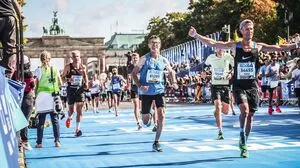 Fritz Lange (Nr. 61289) beim Berlin Marathon
