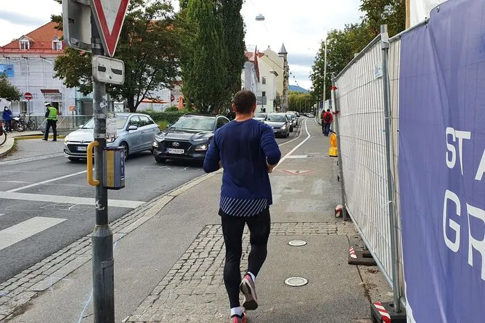 1,67 Meter Platz ist derzeit am Lendkai durch die Sanierung des Edegger-Stegs.