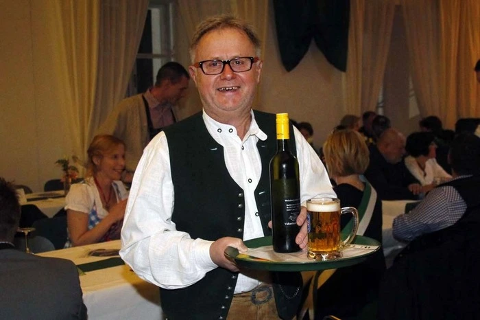...der Volkstanzgruppe und Schuhplattlergruppe Burgau.
