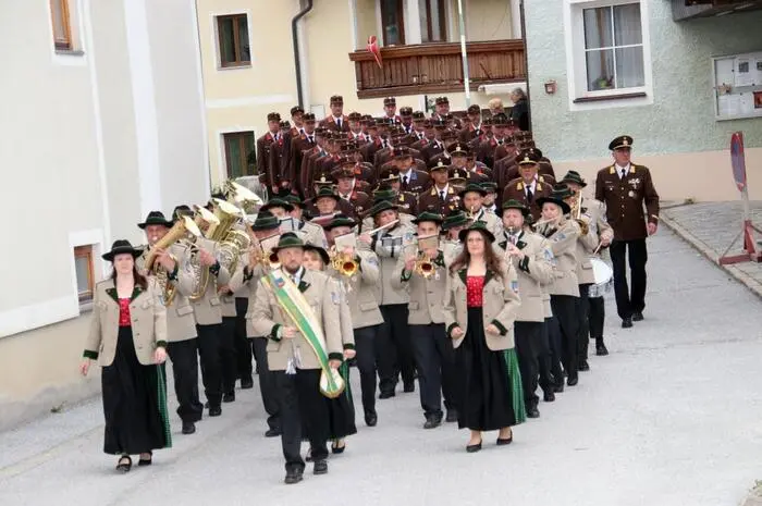 Die Ortsmusikkapelle Hirschegg sorgte für die feierliche musikalische Gestaltung des Festaktes. Beim Festakt wurden eine Reihe von Feuerwehrmitgliedern für verdienstvolle und langjährige Tätigkeit ausgezeichnet. 