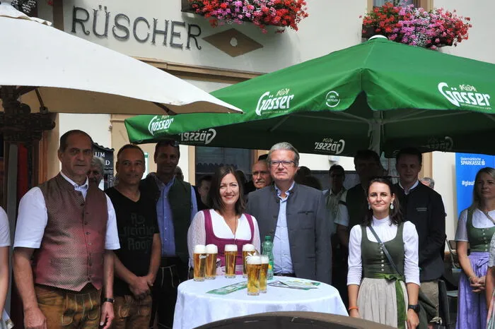 A Steirische Roas in Donnersbach in der Gemeinde Irdning-Donnersbachtal; LandeshauptmannChristopher Drexler kam mit seiner Frau Iris