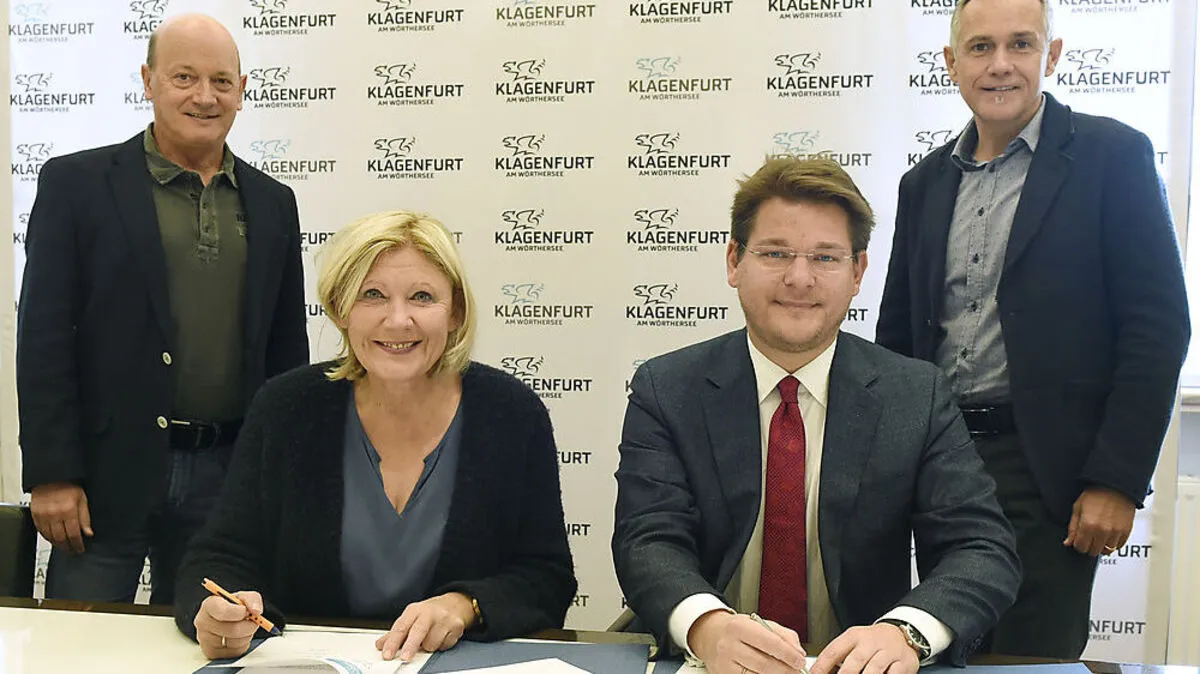 Unterzeichnung der Vereinbarung durch Bürgermeisterin Maria-Luise Mathiaschitz und Rektor Oliver Vitouch in Anwesenheit von Magistratsdirektor Peter Jost und Vizebürgermeister Jürgen Pfeiler 