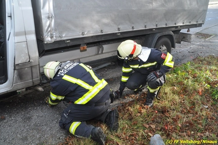 Die Freiwillige Feuerwehr Voitsberg ließ den Wagen abschleppen.
