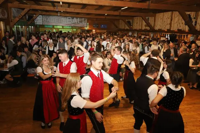 Den Auftänze machten die Landjugend Köstenberg sowie die Landjugend Schiefling.