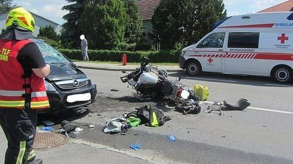 Motorrad prallte im Burgenland gegen Pkw: Auch Lenker tot