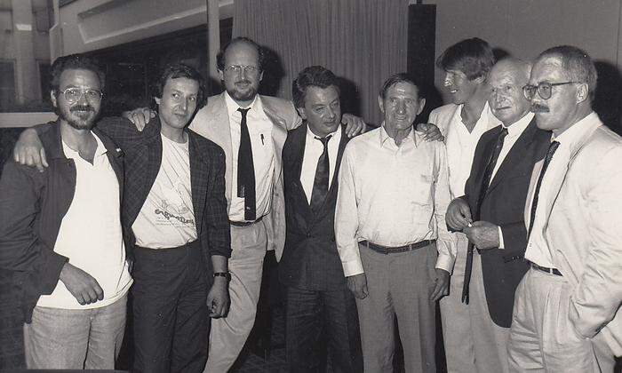Lutz Maurer (dritter von liniks) mit Heckmair (fünfter von links) und Harrer (zweiter von rechts) bei der Präsentation des Eiger-Filmes