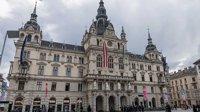 Kopfschütteln über Entwurf zu neuem Statut im Rathaus