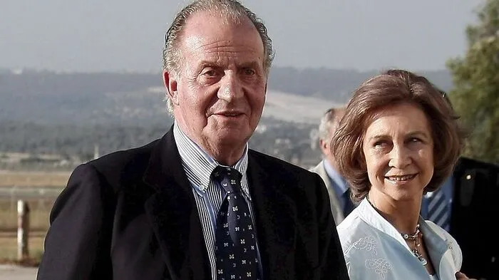 Juan Carlos, hier auf einem Archivbild mit seiner Frau Sofia, scherzte nach der Herz-OP schon über "neue Röhren"
