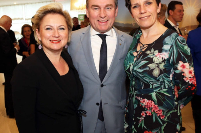 Toni Moerwald mit Gattin und Direktorin Yasmin Stieber-Koptik