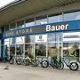 Das Diebesgut vor dem Geschäft
