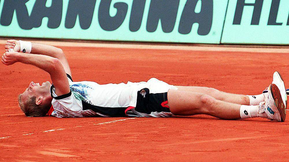 Thomas Muster nach seinem Matchball beim Finale der French Open 1995