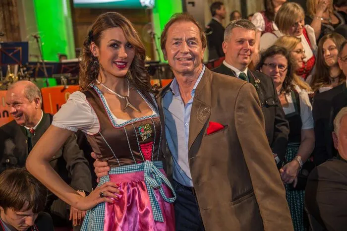 Ferraristi Heribert Kasper mit Freundin Romana Martinovic
