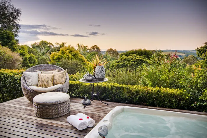 Olivia Newton John: Gaia Retreat Spa.Das Wellness-Resort bietet erholsame Spa-Behandlungen und Aktivitäten wie Yoga, Bio-Kochkurse, Boxenund Meditation.