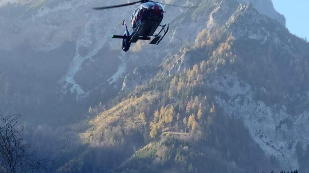 Die Besatzung eines Polizeihubschraubers brachte die beiden Tiroler ins Tal