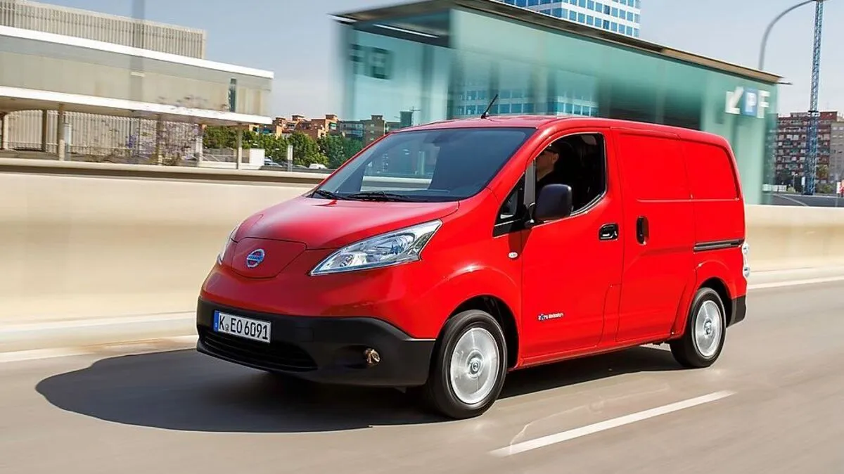 Den Nissan eNV200 gibt es jetzt auch mit Anhängerkupplung
