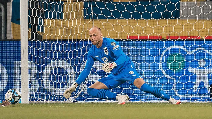 Alexander Schlager: 4 Der Salzburg-Goalie war bei den Torschüssen der Schweden meist zur Stelle. Strahlte Ruhe aus und bewies, dass er das Zeug zur klaren Nummer eins im Teamtor hat. Spät doch noch geschlagen.