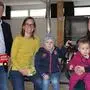 Freuen sich auf die Familienbörse: Stadtrat Klaus Trampitsch, Nina Weiss-Moser und Tanja Sallinger (von links) mit Sebastian und Sophia