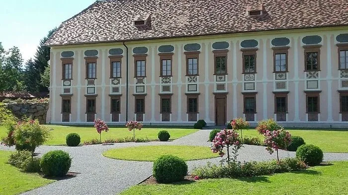 Wer im historischen Ambiente getraut werden möchte, kann das im Schloss Külml (Gemeinde Anger).