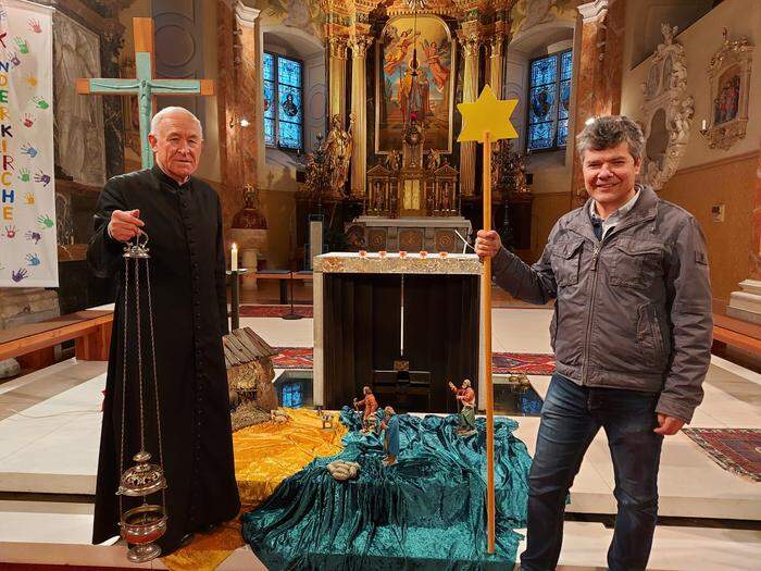 Pfarrer Peter Rosenberger und Pastoralreferent Gerhard Lafer freuen sich über die Spenden in Ilz