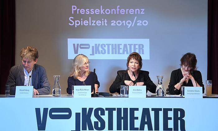 Roland Koberg, Heike Müller-Merten, Intendantin Anna Badora und Constance Cauers