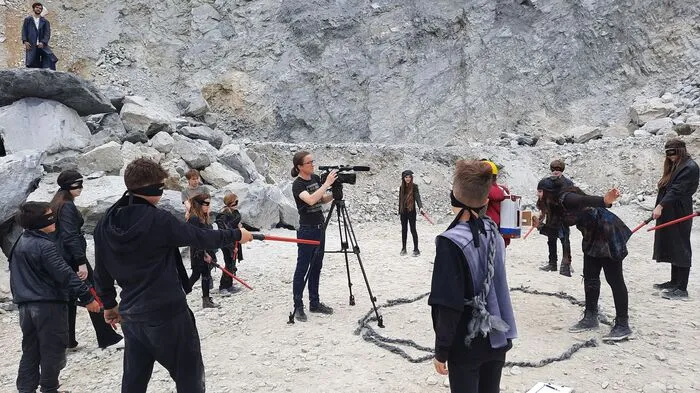 Klicken Sie sich durch die Fotos von den Dreharbeiten!