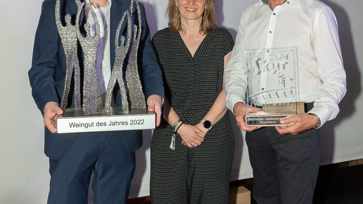 Landessieger und Weingut des Jahres: Robert, Gabriela und Manfred Platzer bei der Prämierung