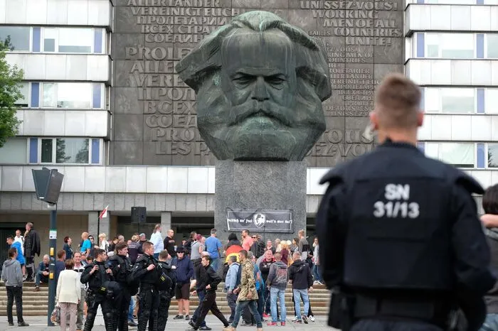 Klicken Sie sich durch die Bilder.