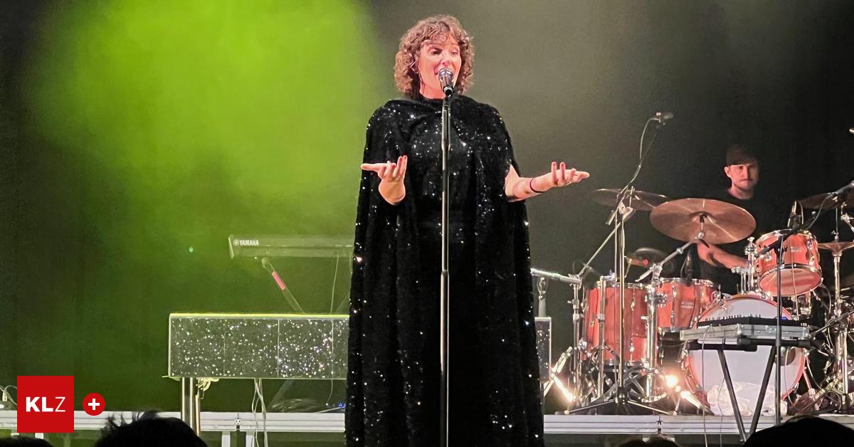 Knittelfeld: Ina Regen, das „Mädel am Klavier“, begeisterte im Kulturhaus