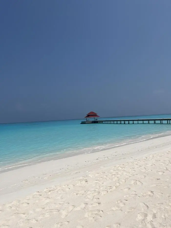 Die Malediven sind für ihr türkisblaues Wasser bekannt