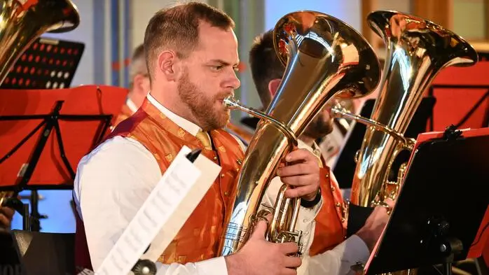 Unter Kapellmeister  Benjamin Regenfelder wurde das Publikum von den beeindruckenden Darbietungen des Musikvereins Glantal-Liebenfels und des Jugendorchesters Liebenfels in den Bann gezogen.