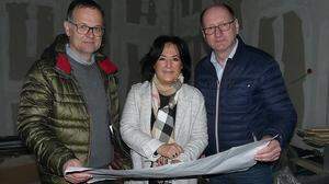 Werner Steirer vom Bauamt, Linda Peißl und Adi Kern von der Lipizzanerheimat