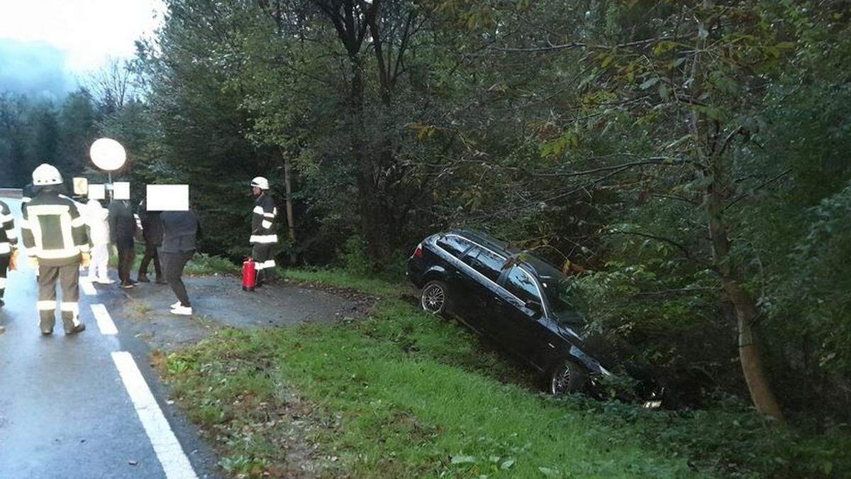 Am Sonntagabend kam ein Pkw von der Straße ab - niemand wurde verletzt