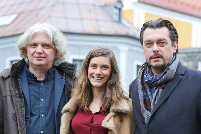 Regisseur Wolfgang Murnberger mit Miriam Stein und Hary Prinz.