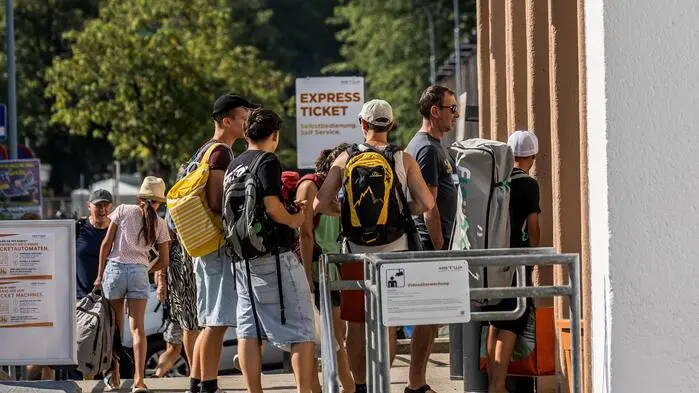 Besucherandrang vor dem Strandbad Klagenfurt | Unter den Tourismusregionen hatte Klagenfurt das stärkste Plus im Juli