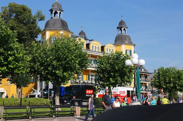 Eine Show vor der tollen Kulisse des Schlosses in Velden.