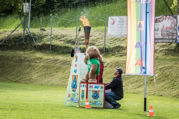 Im Vorjahr heimsten sie sogar den Landessieg ein. Mit einer großen Verabschiedung der heimischen Blaulichtorganisationen fuhren die Schüler sogar zum Bundesfinale.